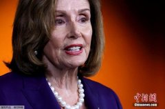 特朗普谈国会议员内幕交易，点名佩洛西：“她站起来了吗？”